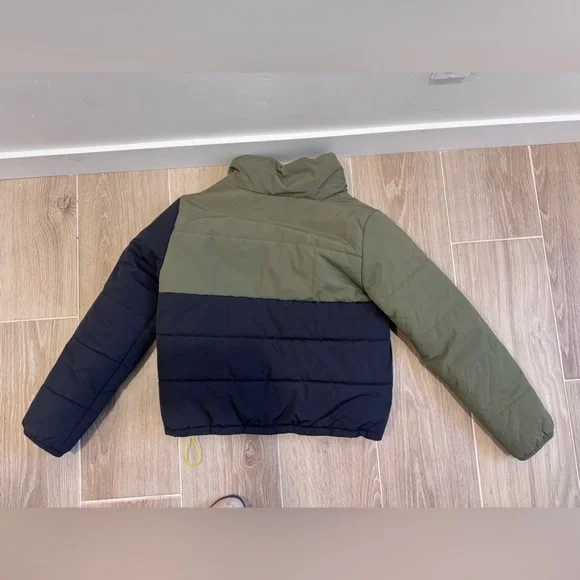 Vans women’s  Ski Snow Puffer Jacket with Pink Accents - Picture 5 of 5